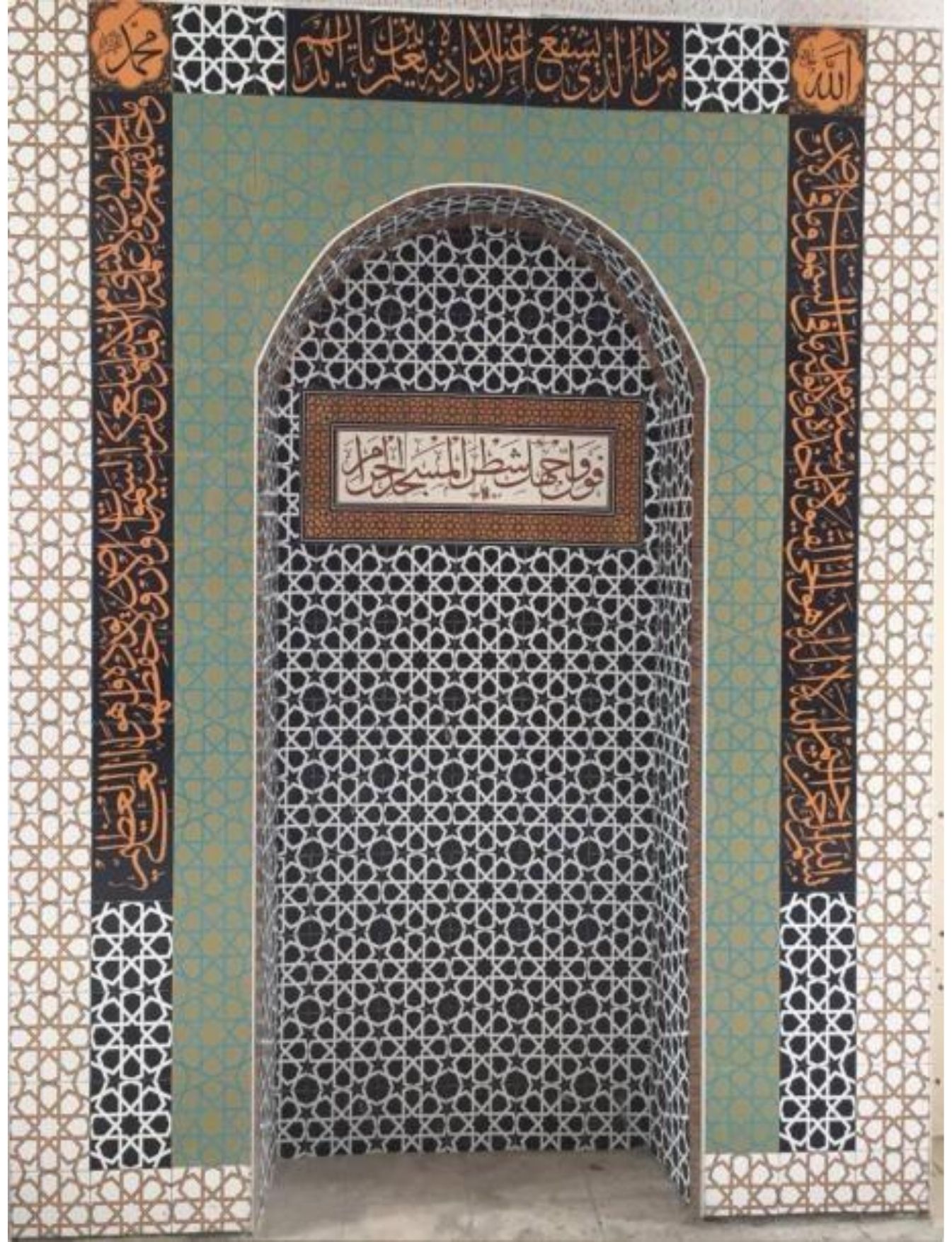 Cami Mihrap Modelleri - 49 - Nakkaş Desenli Mescit Çini Mihrap