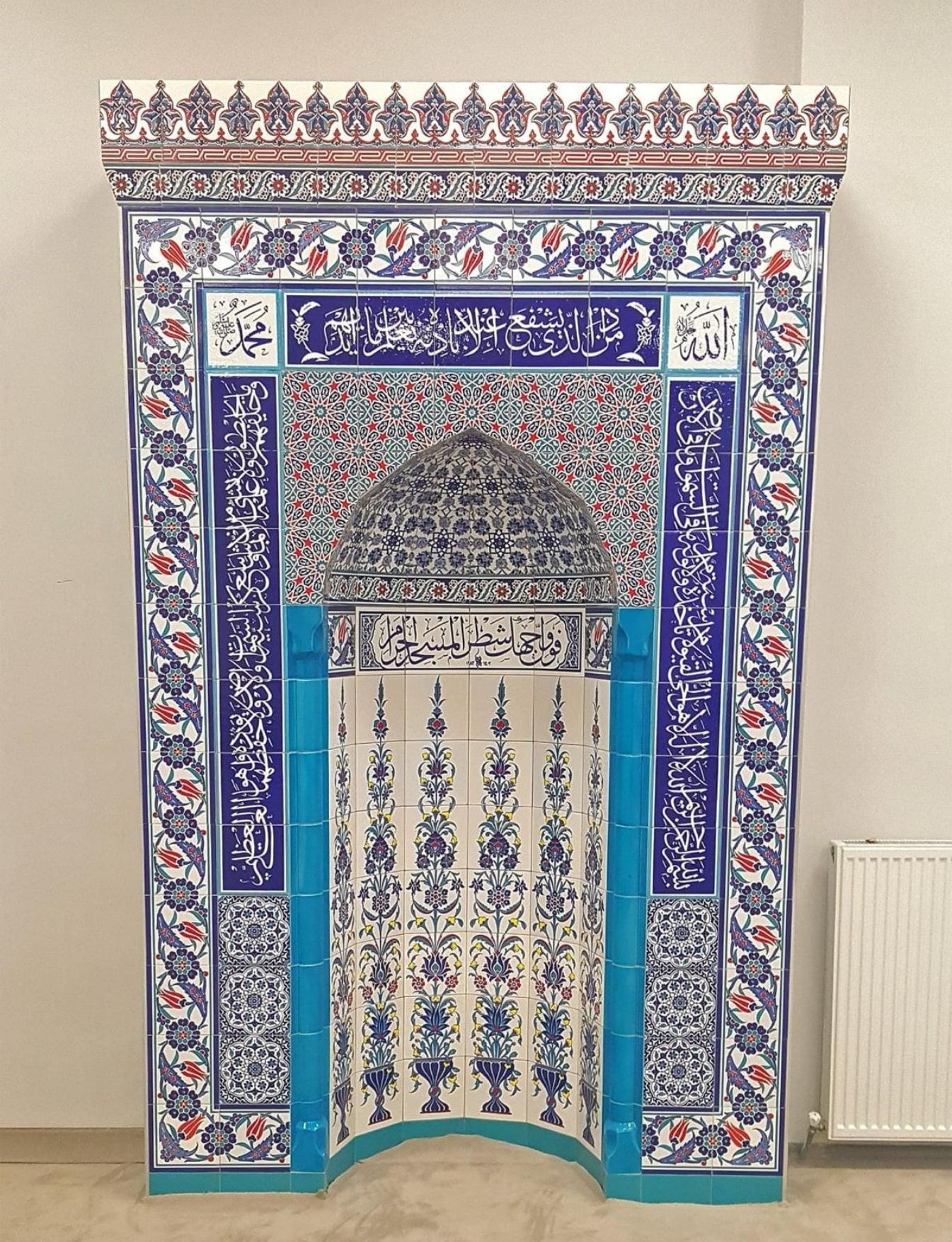 Cami Mihrap Modelleri - 06 - Lale Desenli Kütahya Çini Mihrap