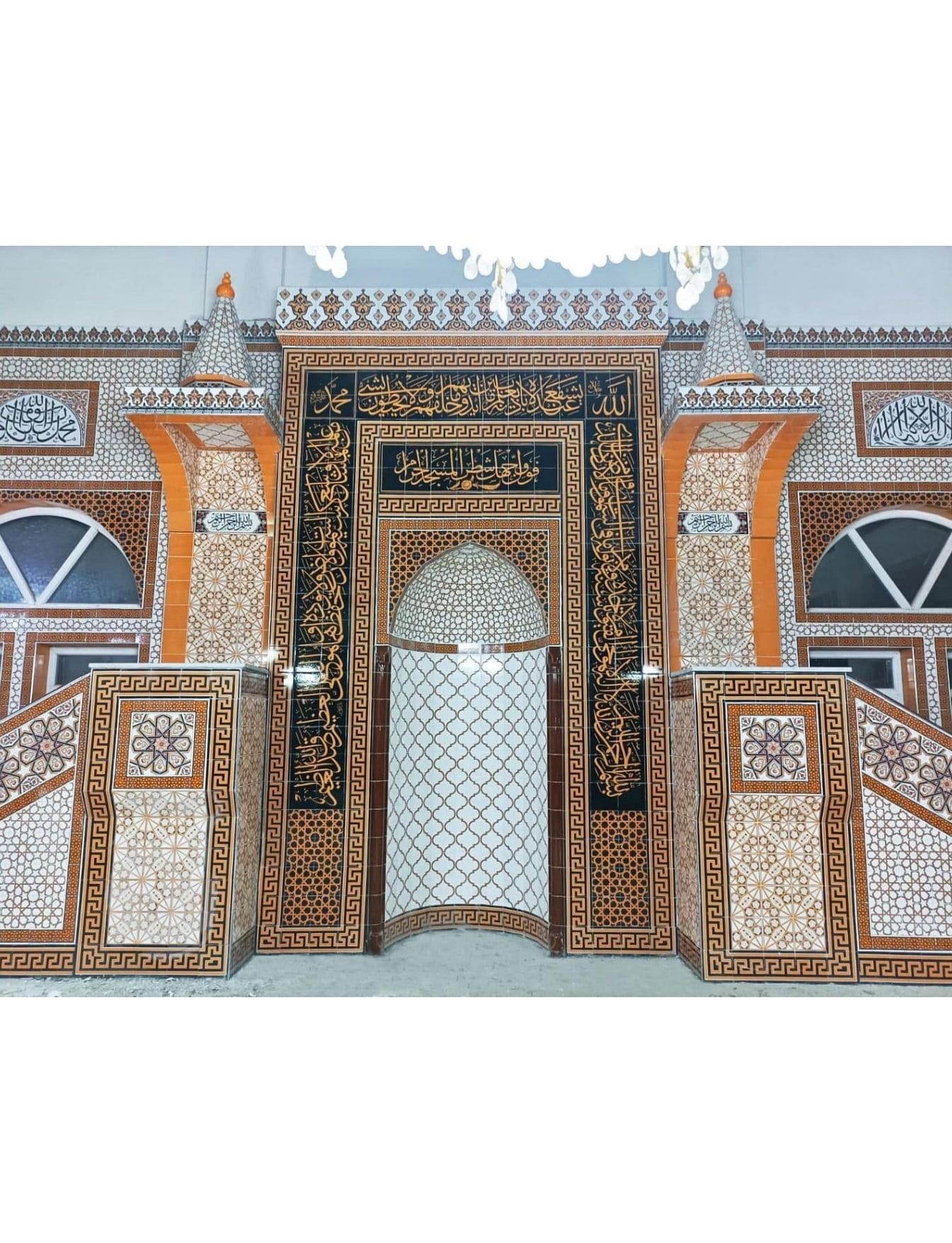 Cami Mihrap Minber Kürsü Müezzinlik - 22 - Çini Dekorlu